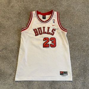 Nike NBA Chicago Bulls Michael Jordan #23 Jersey Size M/XL  Length +2